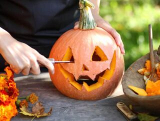 Jak ozdobić dynię na Halloween w domu i ogrodzie