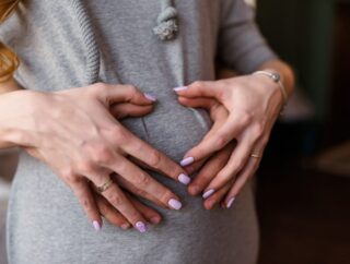 Manicure hybrydowy podczas ciąży – czy jest bezpieczny?